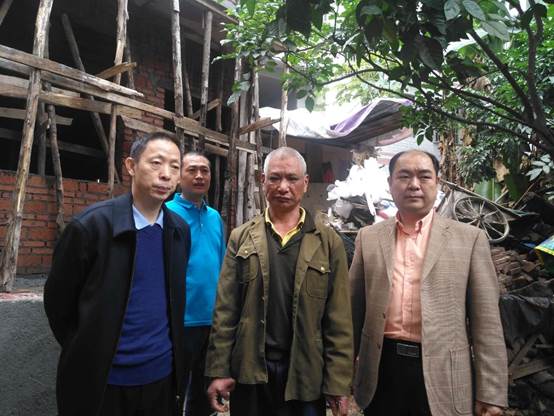 說(shuō)明: E:2018扶貧工作1226主要領(lǐng)導(dǎo)慰問(wèn)相片微信圖片_20181226142524.jpg